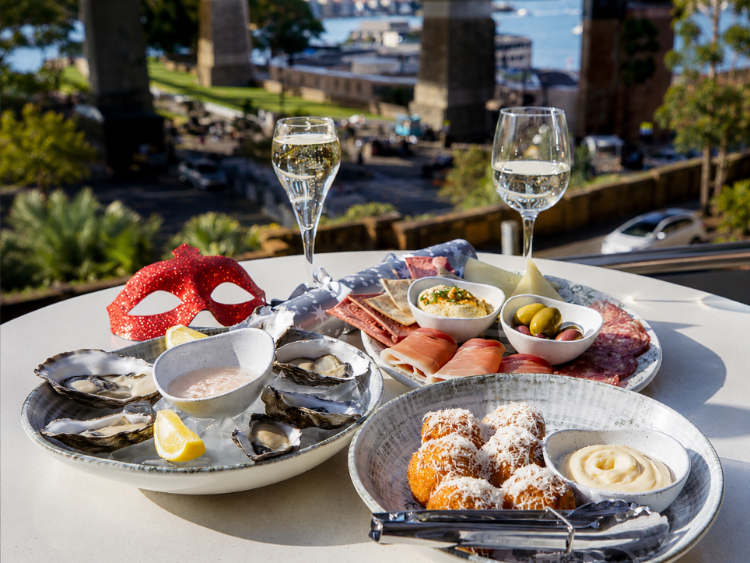 Harbour View Hotel - The Rocks slider image