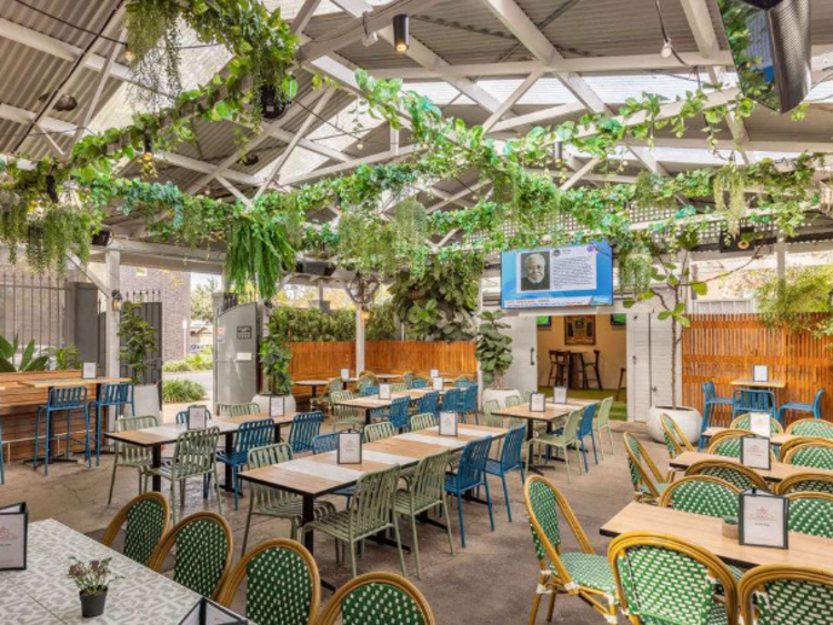 Sir Joseph Banks Hotel slider image