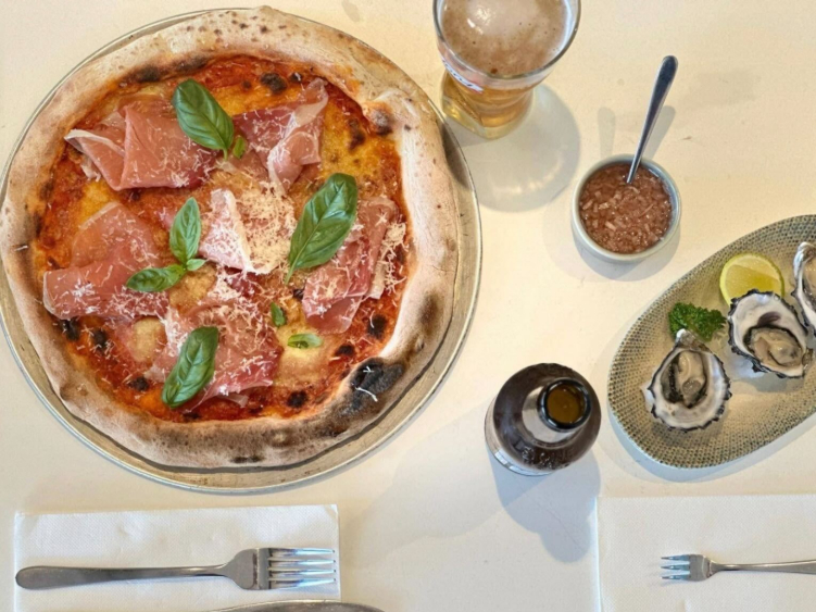 Auzilia Restaurant and Bar slider image