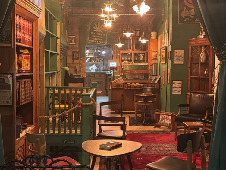 Canapa House - Vintage Coffee Shop slider image