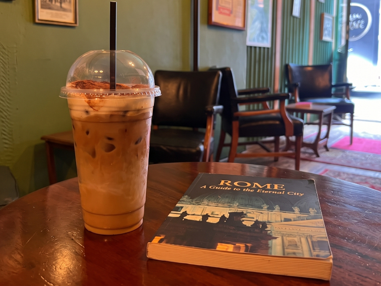 Canapa House - Vintage Coffee Shop slider image