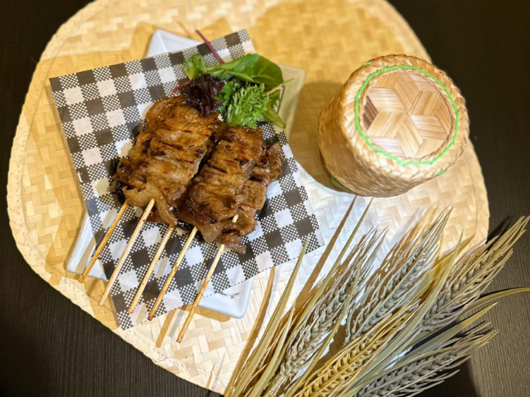 Lert Rod Thai Street Food slider image
