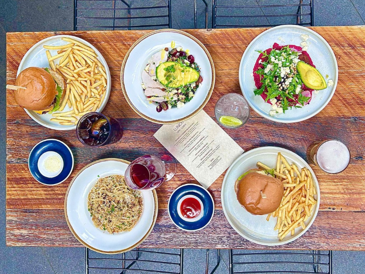 Avenue on Chifley slider image