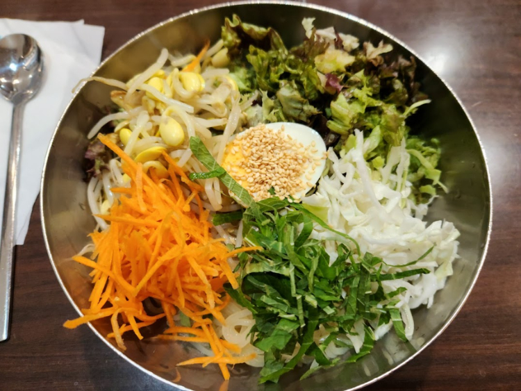 Chun's Kalguksu slider image