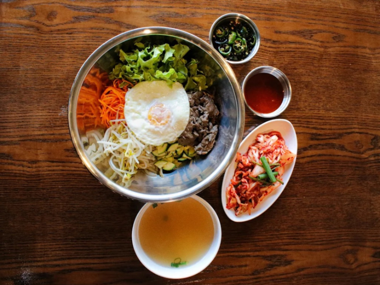 Chun's Kalguksu slider image