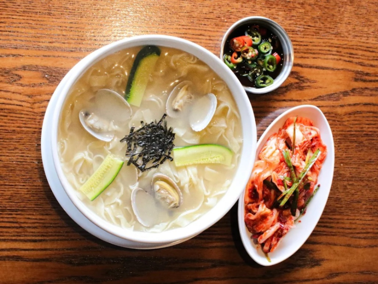 Chun's Kalguksu slider image