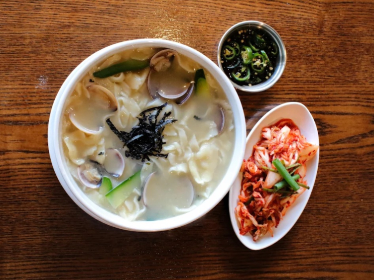 Chun's Kalguksu slider image