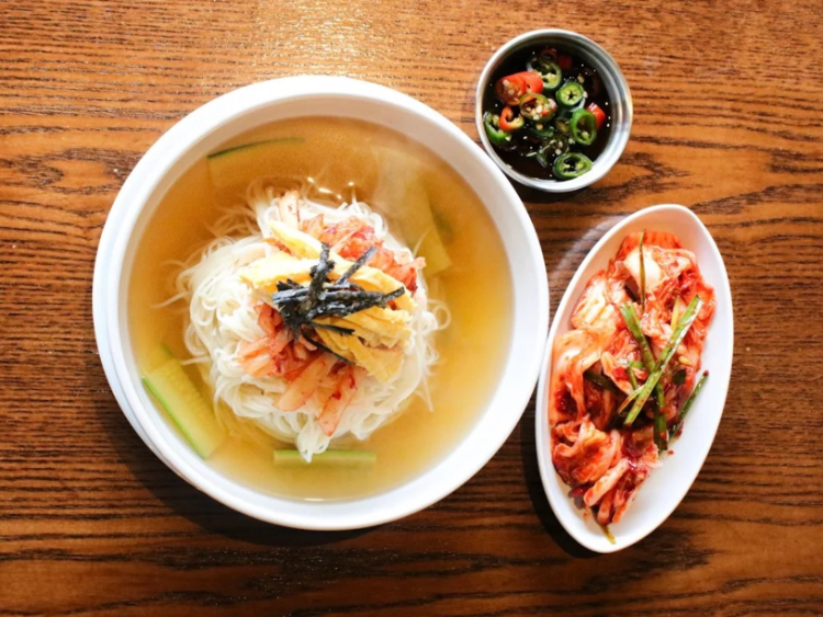 Chun's Kalguksu slider image