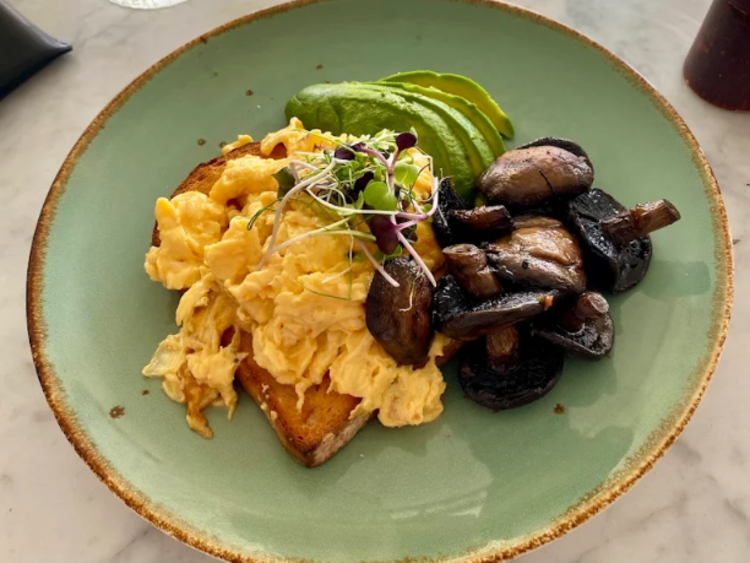 GT's Bar & Restaurant Noosa slider image