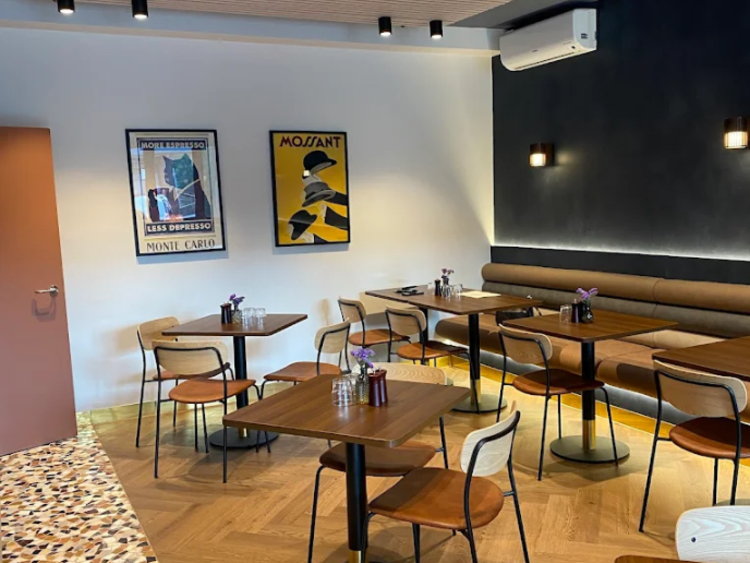 Mr D'z Cafe slider image