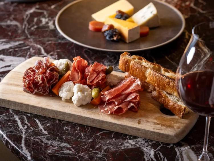 Porter House Grounds slider image