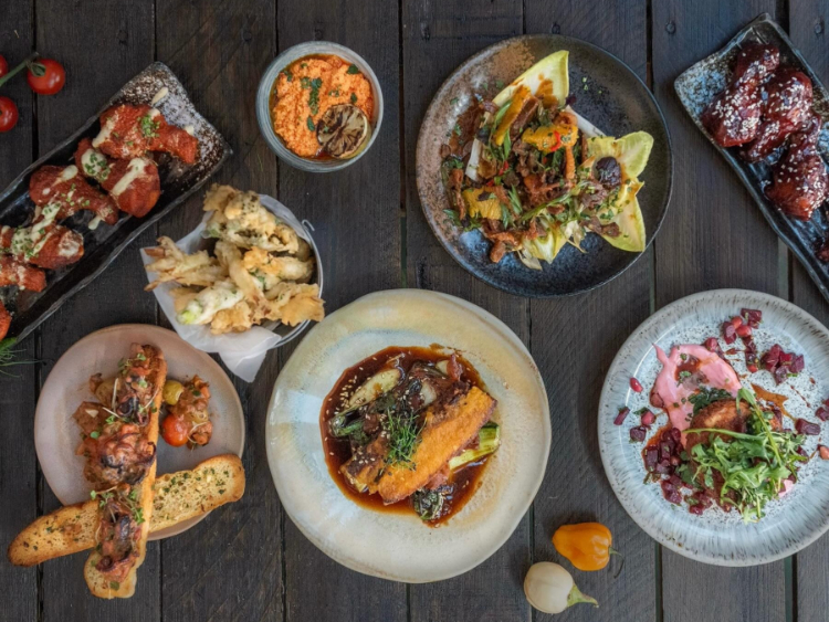 Dell Boyz American Diner & Bar slider image