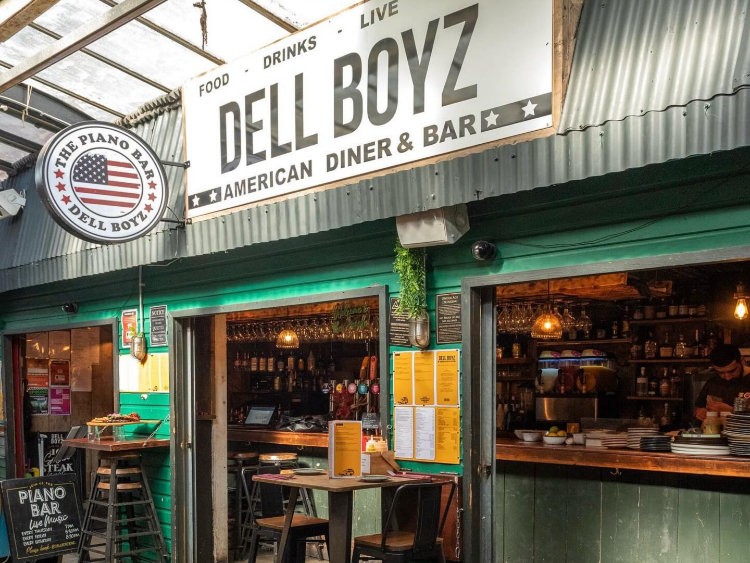 Dell Boyz American Diner & Bar slider image