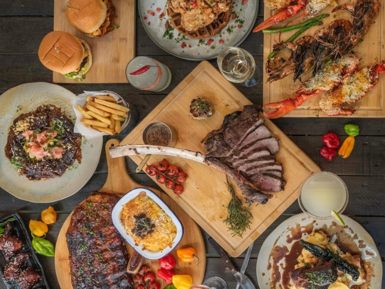 Dell Boyz American Diner & Bar slider image