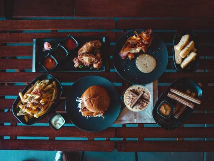 D' Alley Eatery slider image
