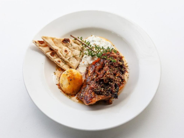 Manny's Wine & Fish slider image