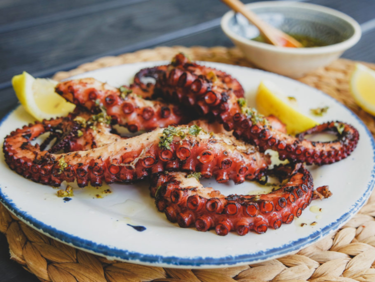 Manny's Wine & Fish slider image