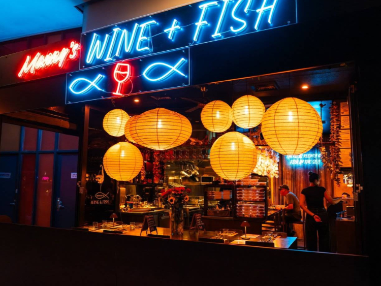 Manny's Wine & Fish slider image