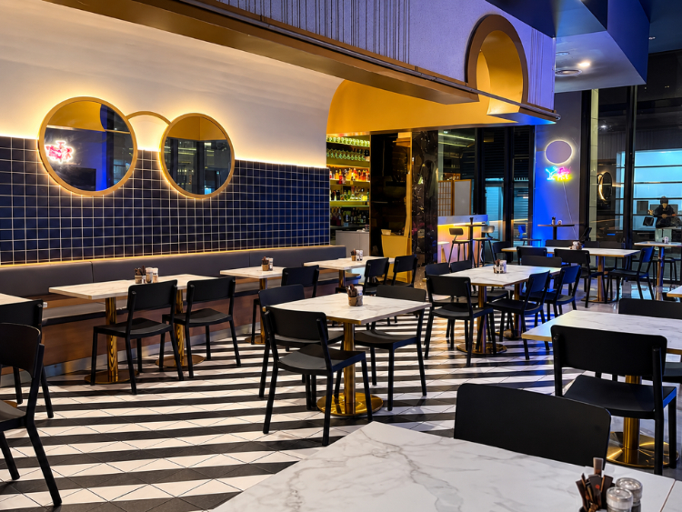 Luxe 8 Pizza & Bar slider image