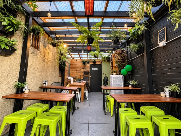 Willis Cafe slider image
