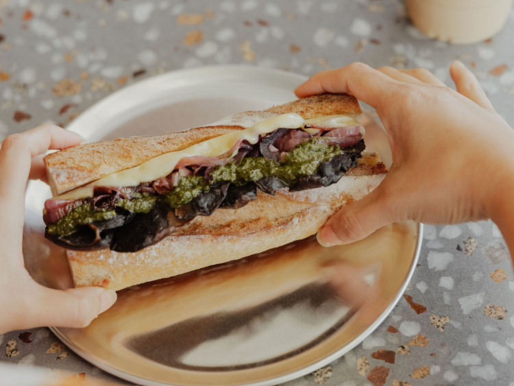 Hicksville Smokehouse & Bar slider image