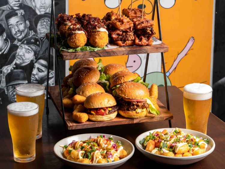 RoyAl's Chicken and Burgers - East Victoria Park  slider image