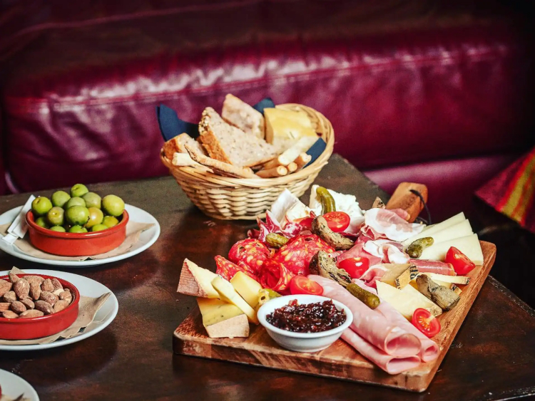 Cecilia's Wine House slider image