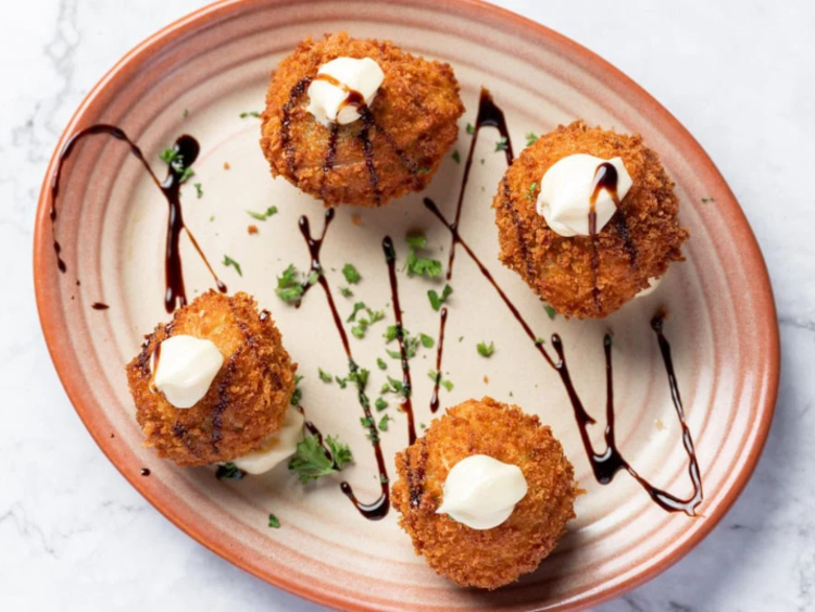 Little Lamb Wine Bar - Redcliffe slider image