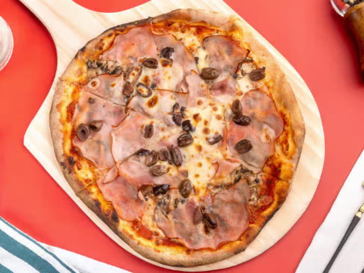 Pazza Pizza slider image