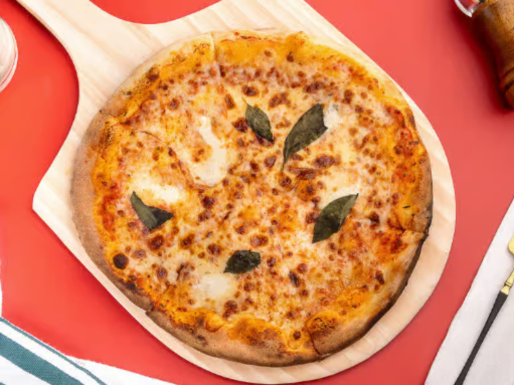 Pazza Pizza slider image