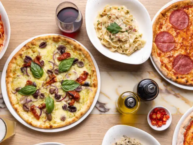 Pazza Pizza slider image