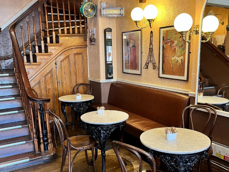 Woodes Cafe slider image