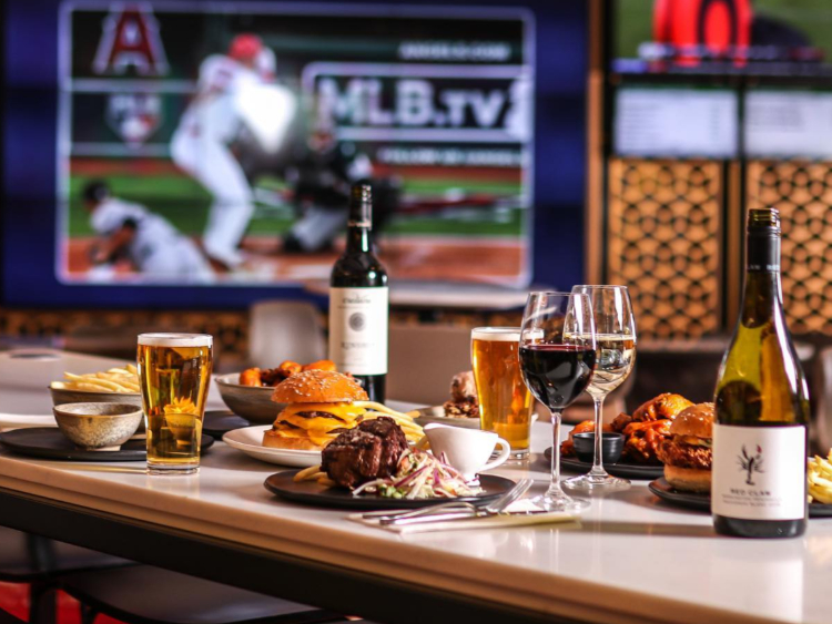 Onyx Sports Lounge slider image