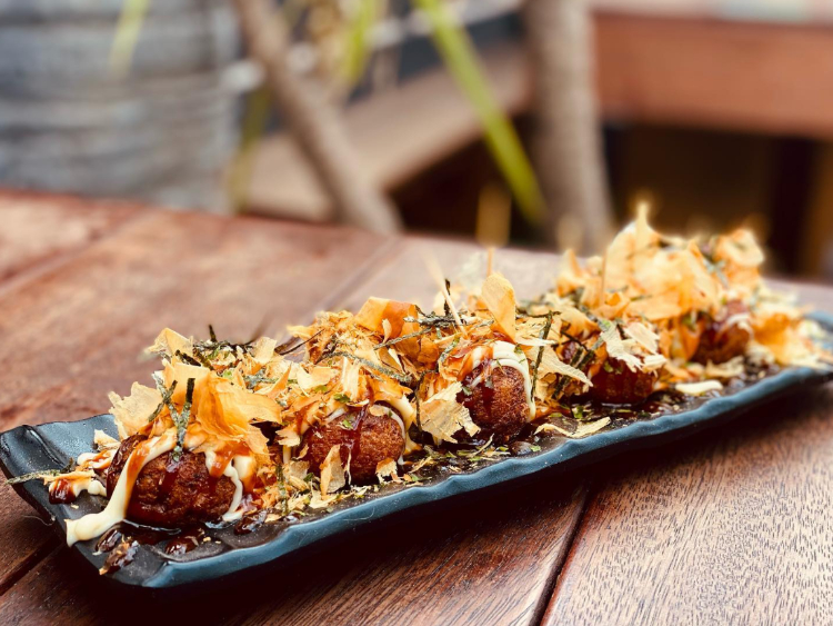 Two Hands Rooftop Bar slider image