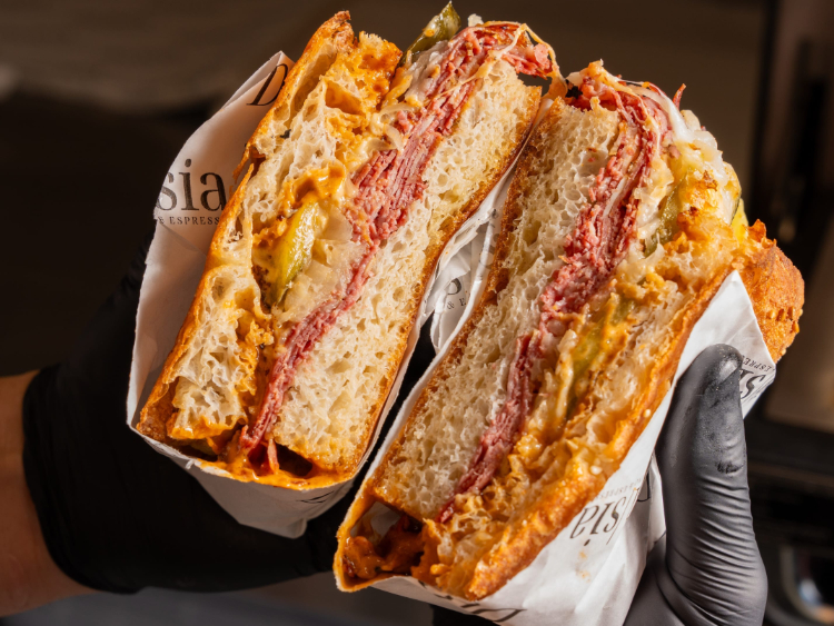 Delisia Panino & Espresso - Forest Lodge slider image