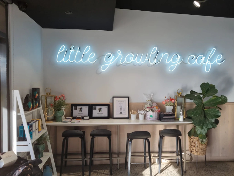 Little Growling Cafe & Restaurant slider image