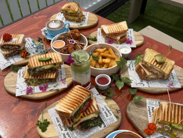 The Yard Cafe & Bar slider image