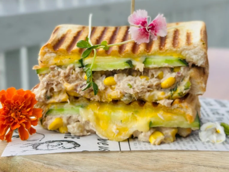 The Yard Cafe & Bar slider image