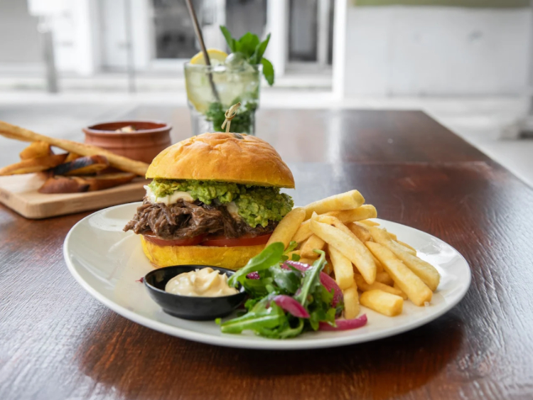 Mazcina Resto Bar slider image