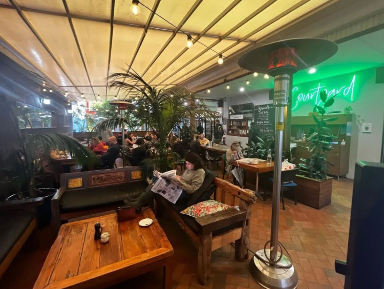 Coogee Courtyard slider image