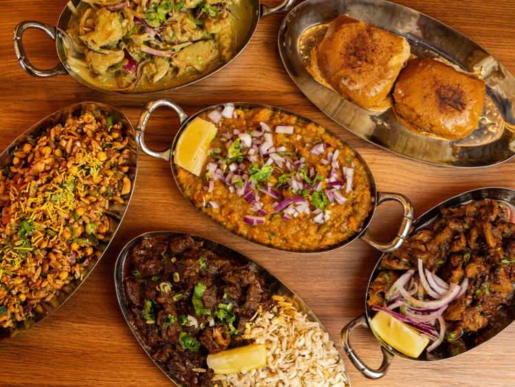 Everest MoMo Station slider image