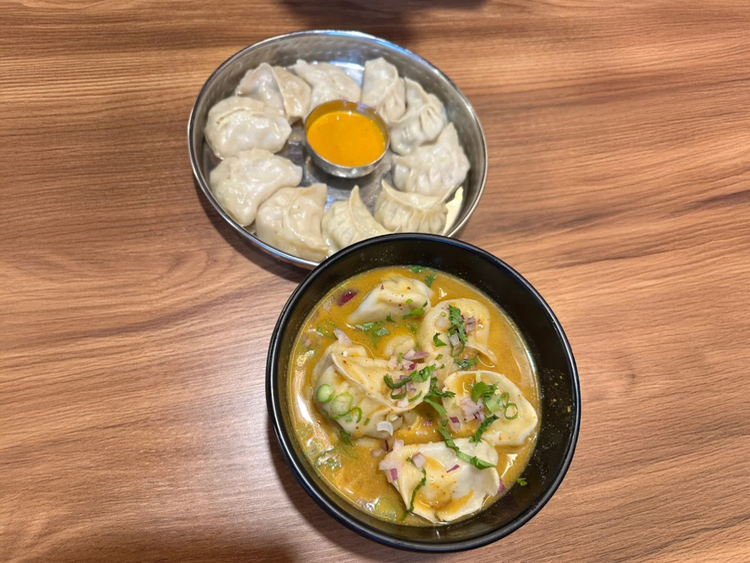 Everest MoMo Station slider image