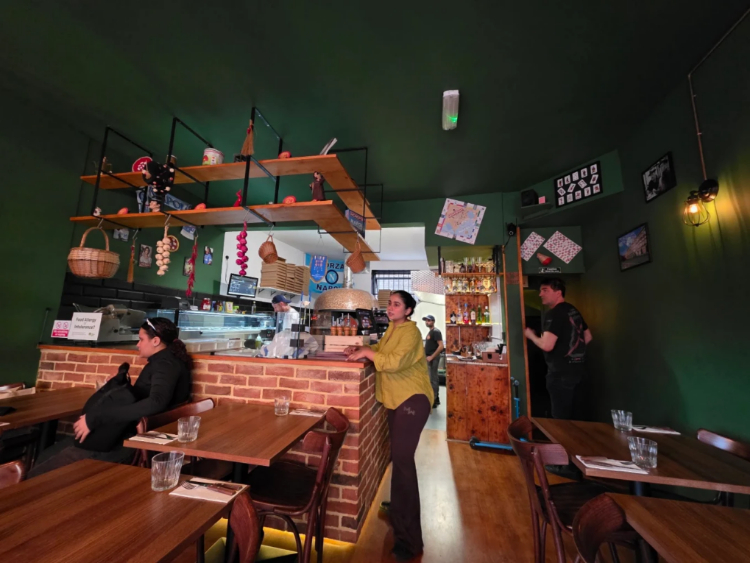 Pizzeria De Munaciell slider image