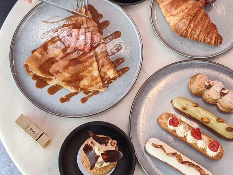 Cafe de la Fontaine slider image