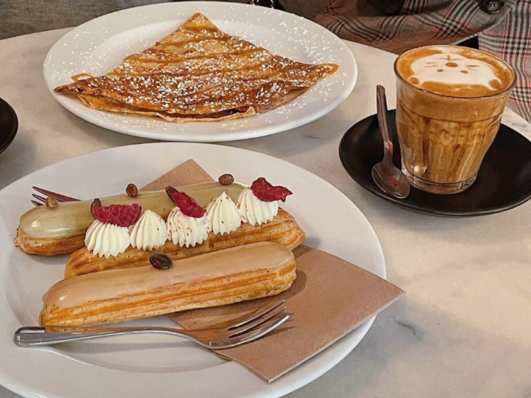 Cafe de la Fontaine slider image