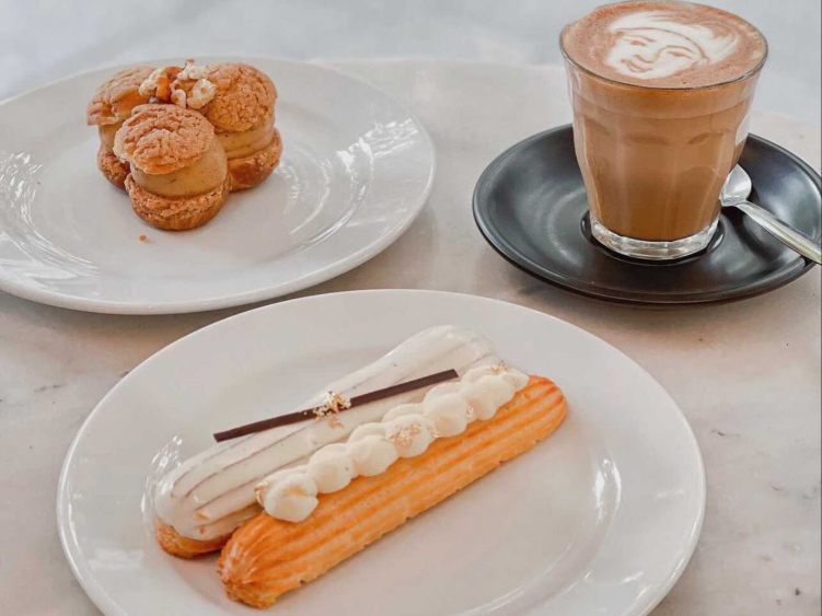 Cafe de la Fontaine slider image