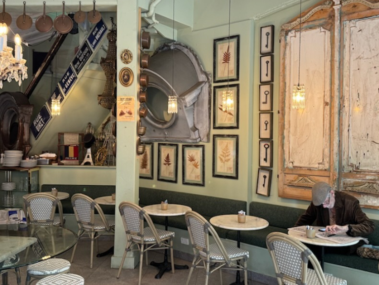 Cafe de la Fontaine slider image