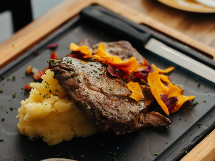 Akiras Cafe & Restaurant slider image