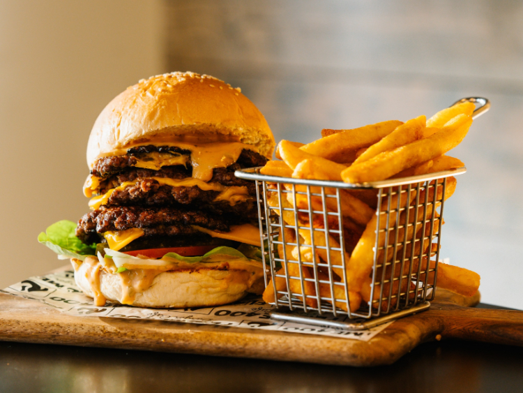 Flame 400 Burger Cafe - Ellenbrook slider image