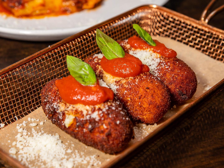 Prova Pizzeria slider image